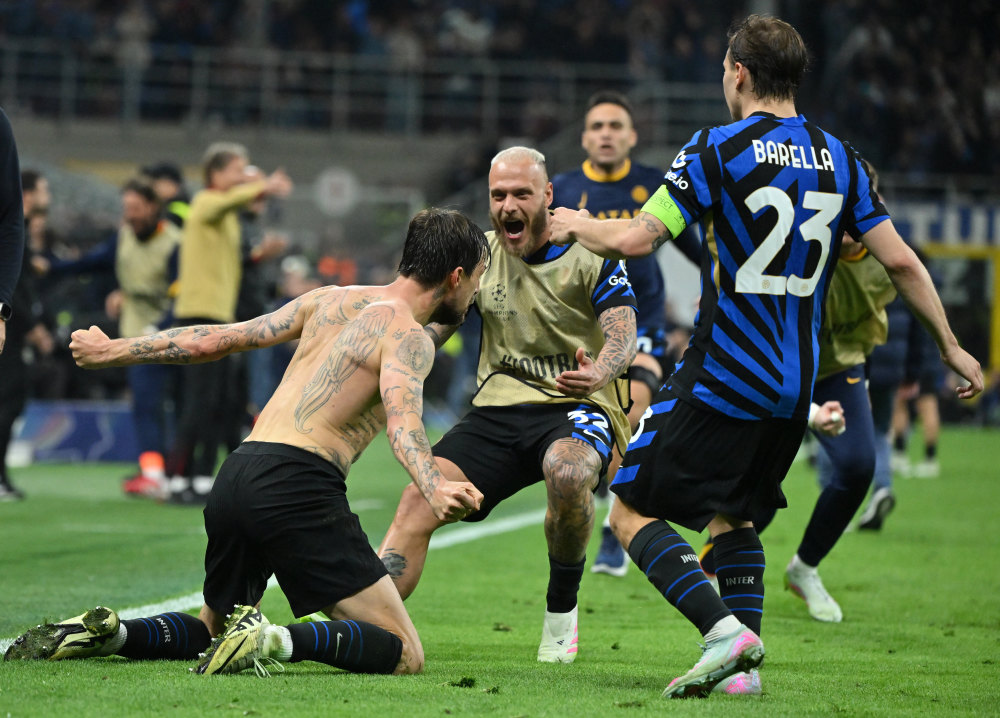 2-1！中国队掀翻比利时，超级大逆转+2026旗开得胜，球迷欢呼庆祝