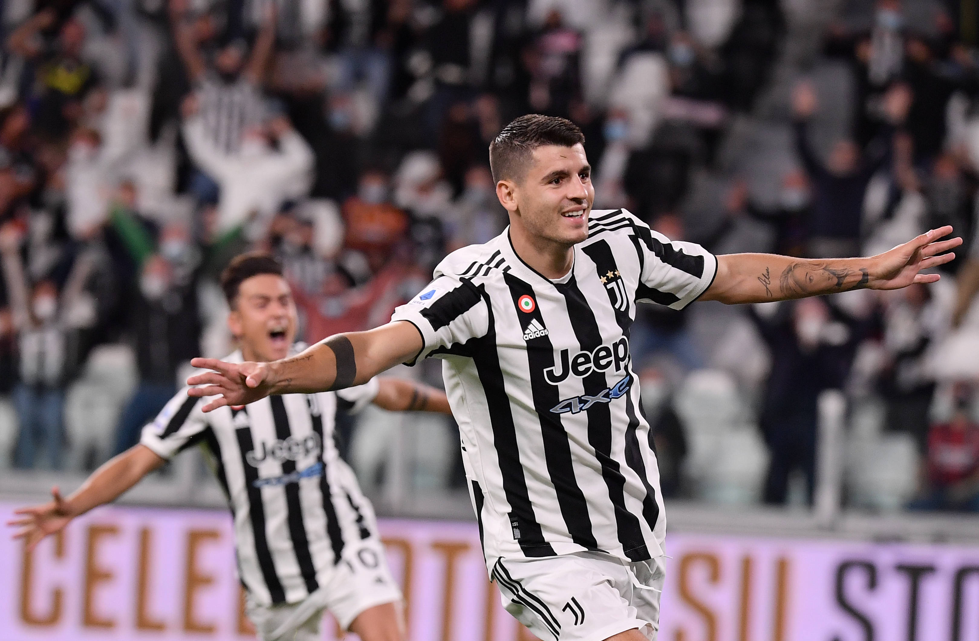 这球得跪着看！巴萨22岁中场大师40米直塞：撕裂4人防线 4场造7球